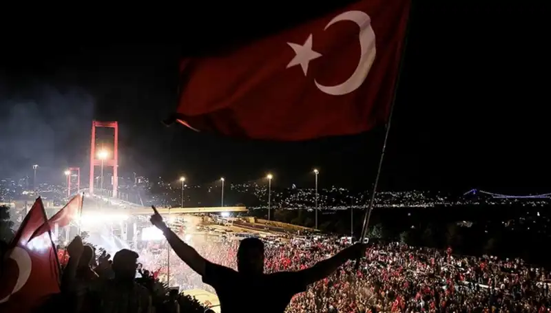 15 Temmuz Gecesi’ni Anlatan “En Uzun Gece” Külliye’de Sahnelenecek