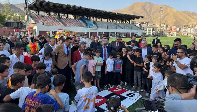 Hakkari'de Coşkuyla Açılış Yapan Anadolu Şenliği, Katılımcılara Unutulmaz Anlar Yaşatıyor