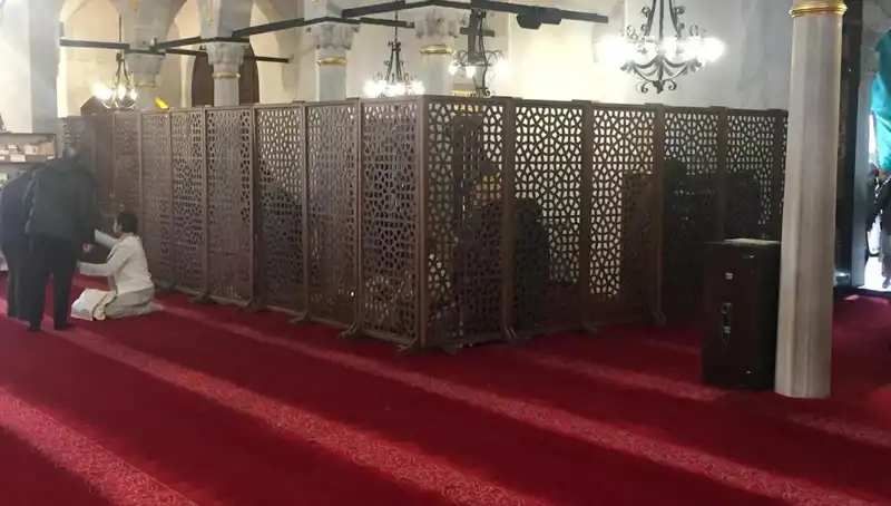 Kadın ve Erkeklerin Yan Yana Teravih Namazı Kıldığı İddiası Türkiye'yi Sarstı