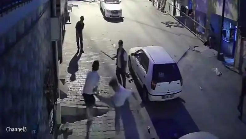 Başakşehir'de Taşlı Sopalı Kavga: Sokaklar Kana Bulandı!