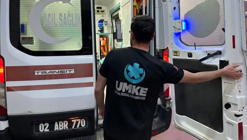 Etek Tekere Dolandı, Bisiklet Devrildi: İlginç Kaza Anı!