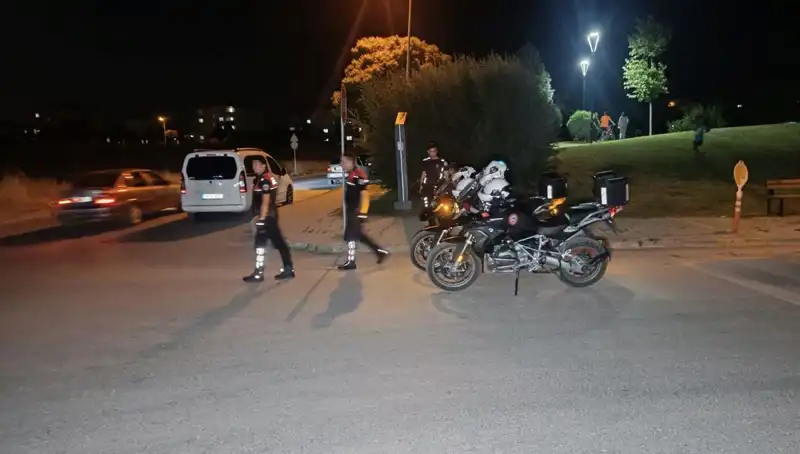 Parkta Kavga: 14 Yaşındaki Çocuk Bıçakla Yaralandı!