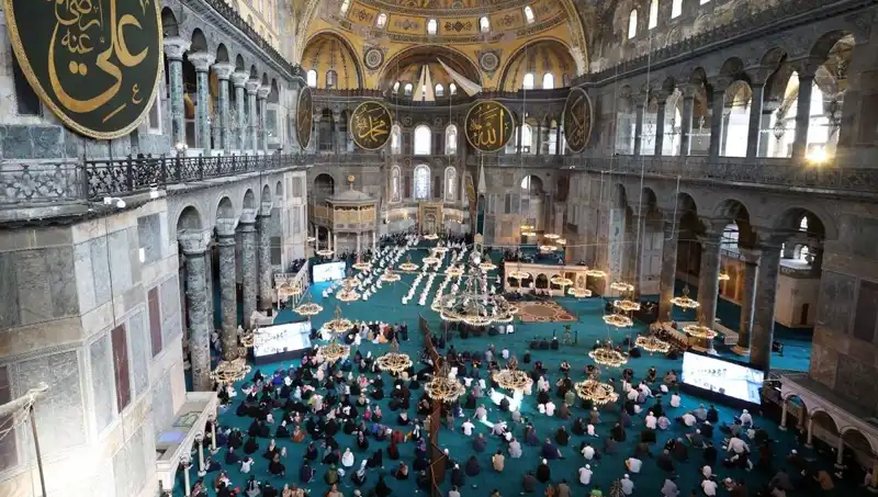 Ayasofya'nın Kapısını Kıran Sanığa Hapis Cezası Verildi: Olayın Ardındaki Gerçekler