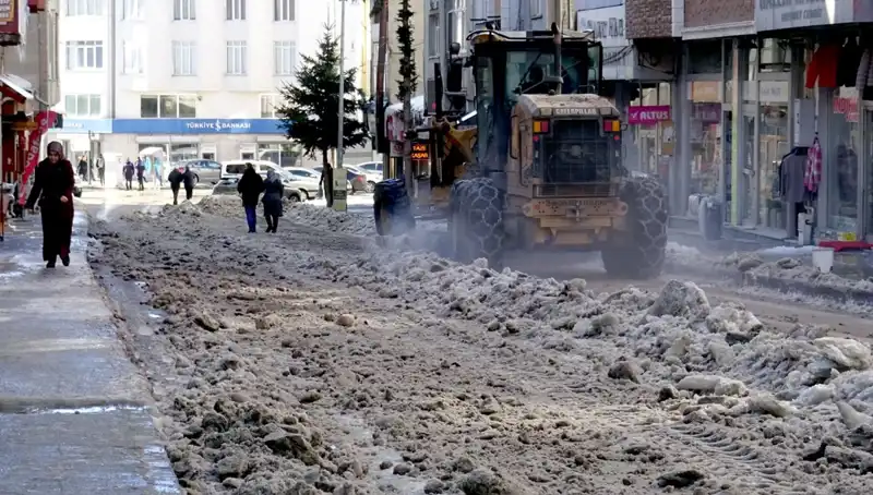 Sarıkamış’ta Kışın İzleri Silinmeye Başladı: Kar ve Buz Temizleme Çalışmaları Hızlandı