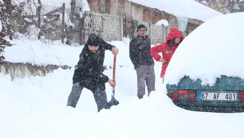 14 Nisan 2024’te Okullar Tatil Mi? Hangi İllerde Kar Tatili Var?