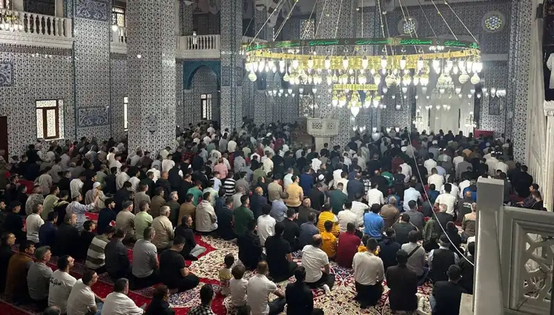 Iğdır'da İlk Bayram Namazı Coşkuyla Kılındı: Duygusal Anlar Yaşandı