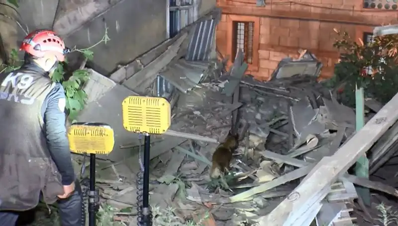 İstanbul'daki Deprem Sonrasında Çöken Bina: Olayın Ayrıntıları ve Son Durum