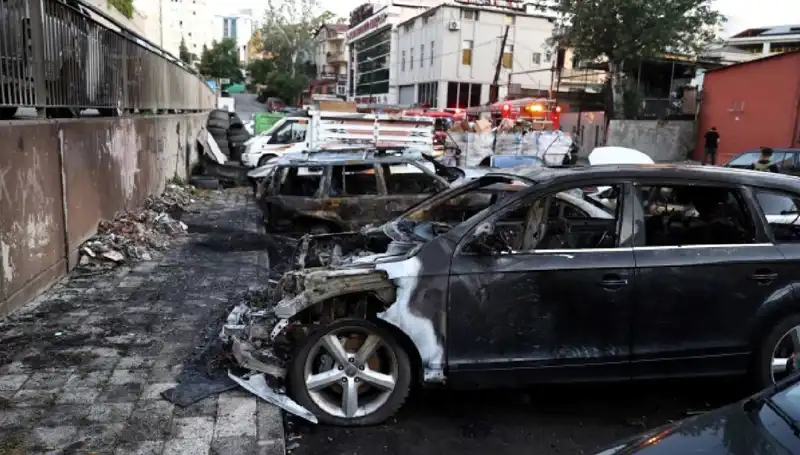 Sanayide Bekleyen Araçlar Alev Alev Yandı: Neler Oldu?
