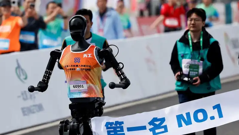Çinli Robotlar Maraton Koşusuna Katıldı: Yapay Zeka Rekabeti Zirveye Çıkıyor