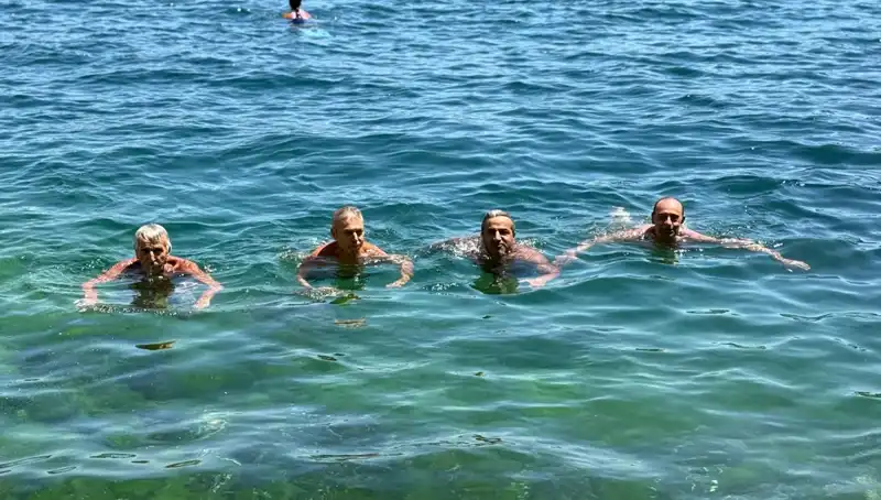 Sıcak Havanın Etkisiyle Plajlar Dolup Taştı: Termometre 36 Dereceyi Gördü!