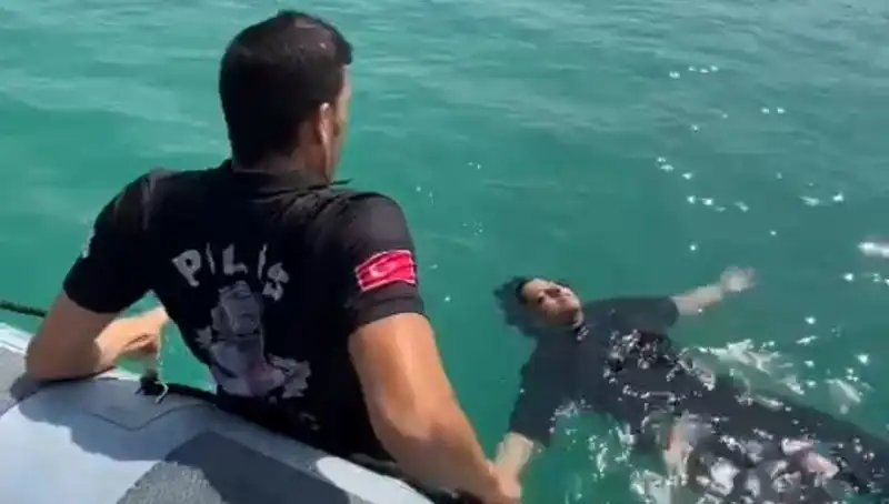 Baraj Gölüne Düşen Kadını Gemi Adamları Kurtardı: Hayat Kılavuzu Oldular