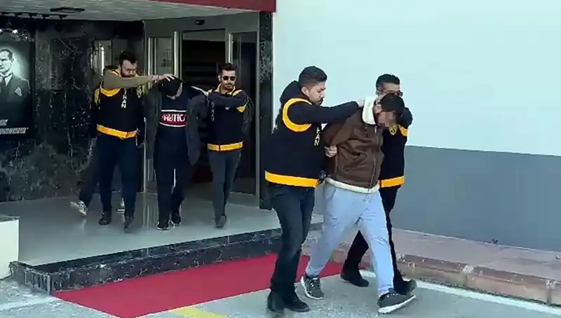 Başına Silah Dayayıp 2 Milyon Lira İsteyen Şüpheliler Tutuklandı