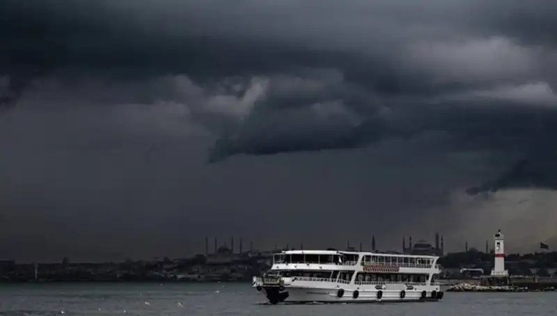 İstanbul ve Çevresinde Sağanak Yağış Alarmı! Hava Durumu Uyarıları Geldi