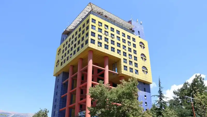 Dünyanın En Saçma Binası Yerine Yeni Proje Başladı