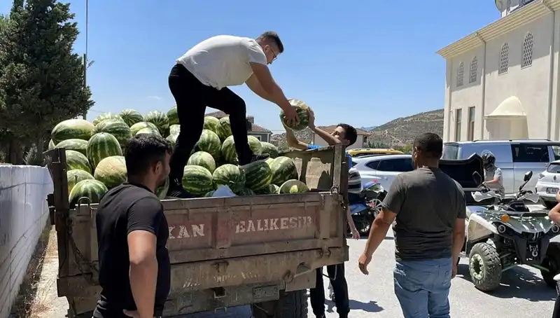 Karpuz Partisi: Tonlarca Meyveyle Şehirde Yaz Coşkusu Yaşandı