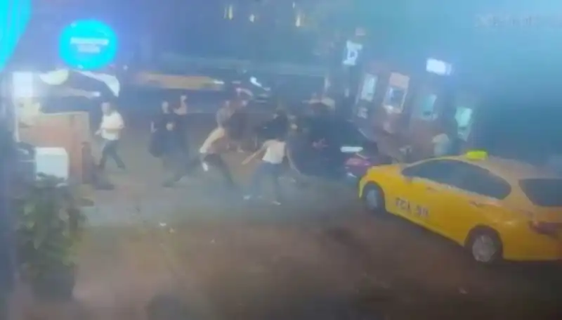 Beyoğlu’nda Aniden Patlak Veren Kavga, Kanlı Sonuçlar Doğurdu!