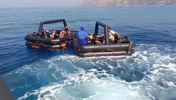 Ayvacık’ta Kaçak Göçmen Operasyonu: 19 Kişi Kurtarıldı