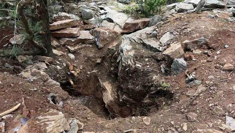 Eski Vali ve Emekli Albay Define Arayışında Yakalandı: Olayın Detayları