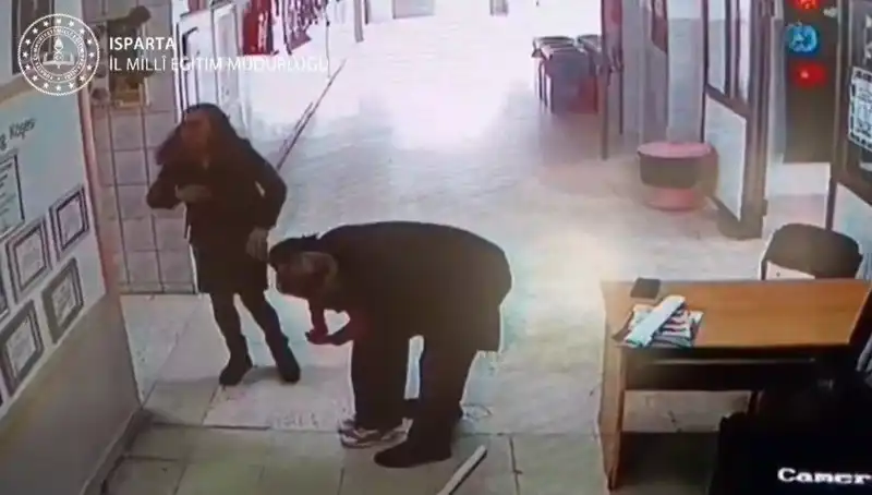 İlkokulda Öğretmenin Cesareti: Heimlich Manevrası ile Öğrenciyi Kurtardı