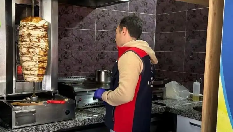 Tavuk Döner Krizi: İşletmelere Yönelik Baskınlar Daha da Artıyor!