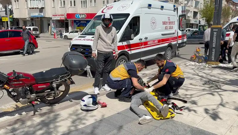 Aksaray'da Motosiklet Kazası: İki Genç Yaralı, Olayın Detayları Şok Edici