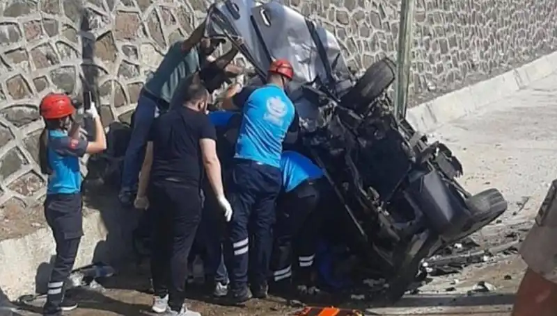 Tunceli'de Kafa Kafaya Çarpışma: 2 Araçta Feci Kaza!