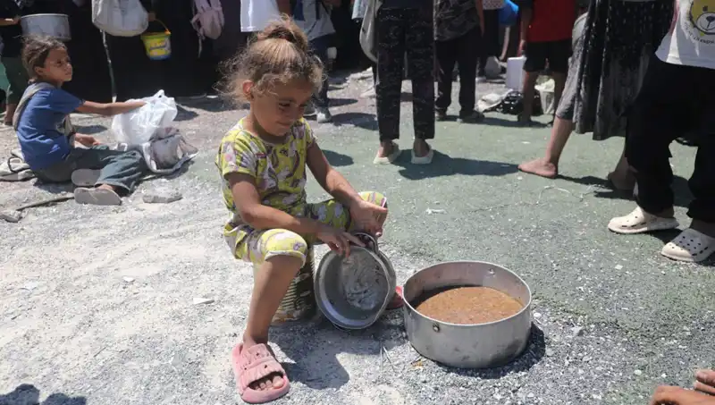 Gazze'de Çocukların Açlık Feryadı: Ekmek İçin Mücadele
