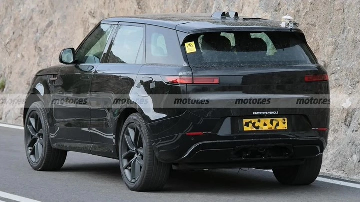 Yeni Range Rover Sport, Görünümü ve Özellikleriyle Dikkat Çekiyor: Lüks ve Performans Bir Arada