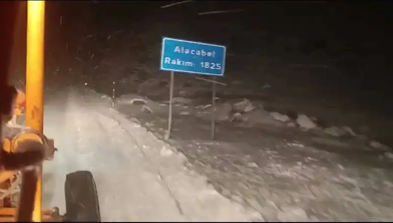Antalya'da Yaz Gibi Hava Yerini Karla Kaplı Manzaralara Bıraktı!