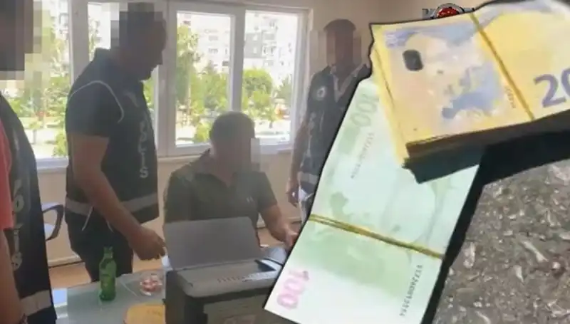Antalya'da Şok Rüşvet Baskını: Görevdeki Memurlar Suçüstü Yakalandı