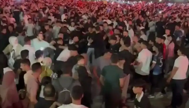 Bıçaklı Kavga Konserde Kan Dolu Anlar: Üç Yaralı!