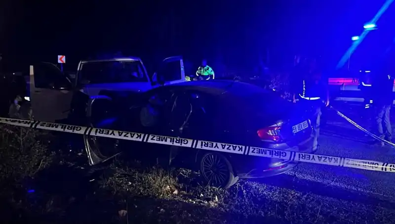 Ters Şeritte Giden Minibüs Büyük Bir Kazaya Neden Oldu: 1 Ölü, 8 Yaralı