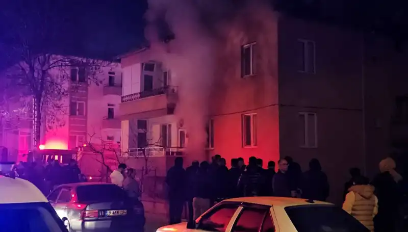 Çorum'da Bodrum Katında Korkutan Yangın: 10 Kişi Hastaneye Kaldırıldı