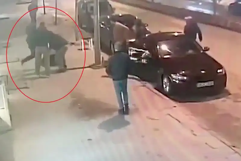 Bacak Kıran Kavga: Park Yeri Anlaşmazlığı Üç Kişiyi Hastanelik Etti