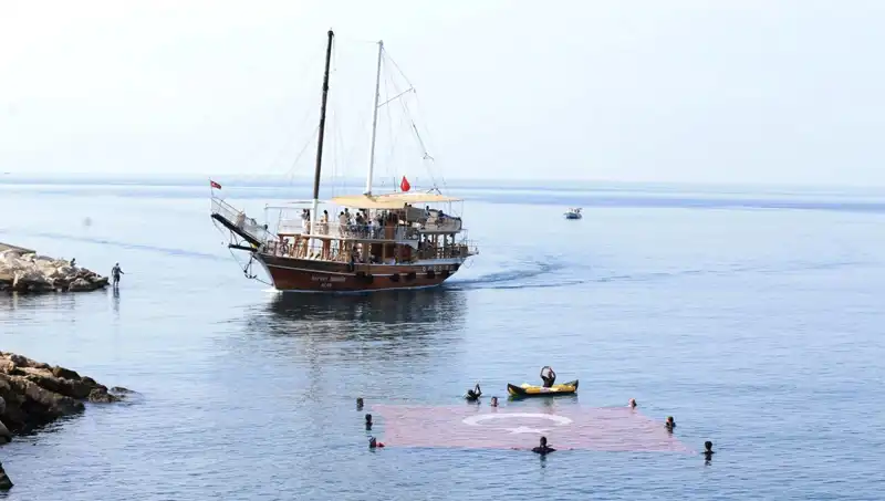 Denizde 15 Temmuz Anması: Kahramanlar Unutulmadı, Destan Yaşatıldı