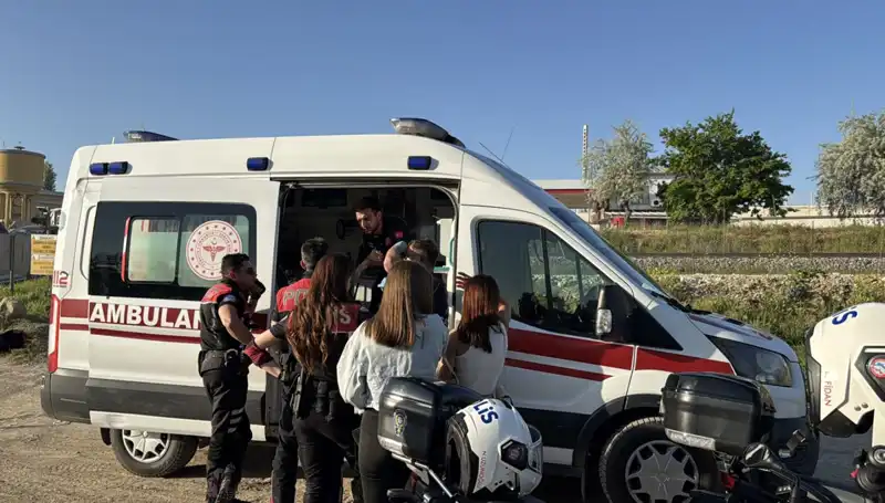 Hayata Tutunan Genç: Arkadaşının Daldan Uzattığı Yardım Elini Aldı