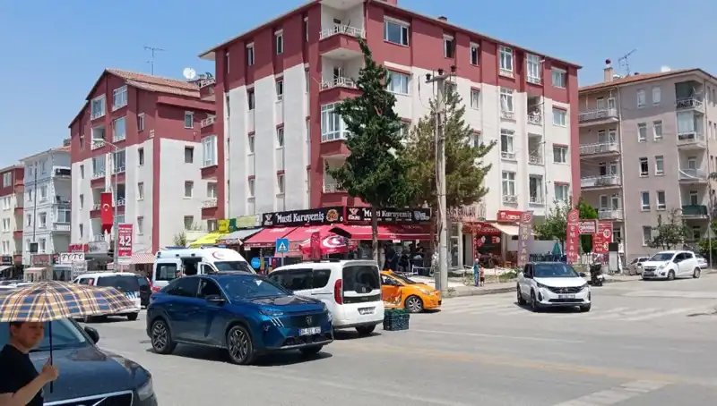 Taksi ile Otomobil Çarpıştı: Kaza Anı ve Sonrası Merak Uyandırdı