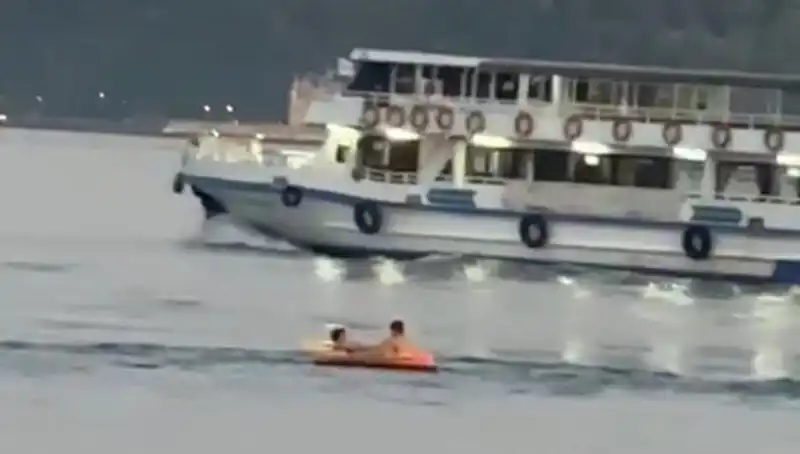 Sarıyer Sahilinde İki Çocuk Botla Denize Açıldı: Aileler Endişeli