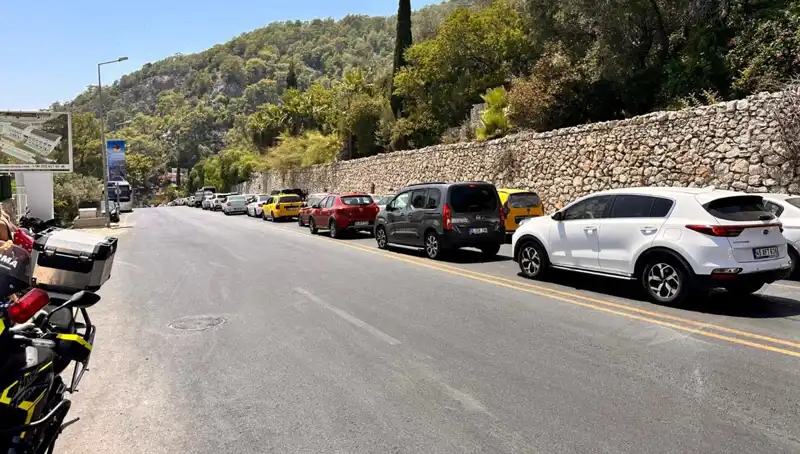 Fethiye-Ölüdeniz Yolu'nda Tatilci Yoğunluğu: Üç Kilometre Kuyruk Oluştu
