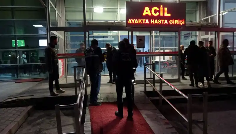 Hastane Acil Servisinde Yaşanan Silahlı Kavga: Üç Kişi Yaralandı