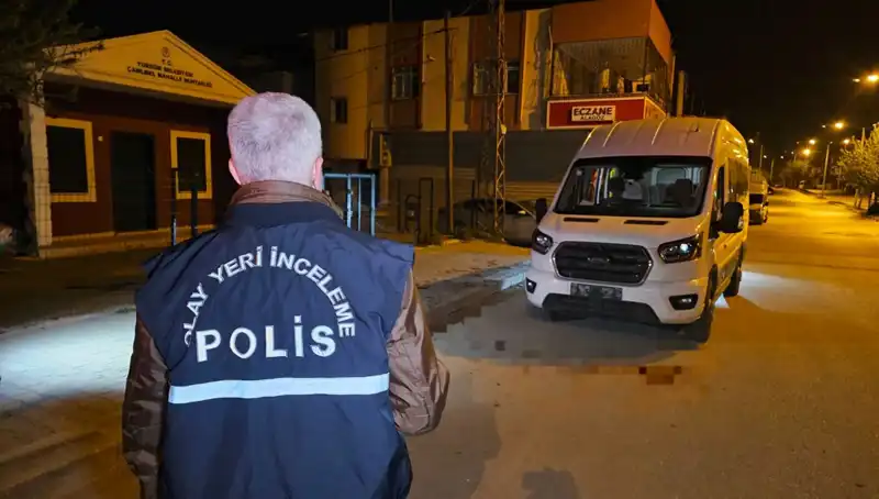 Kebapçıda Korkunç Olay: Arkadaşını Boynundan Bıçakla Yaraladı