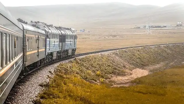 Pensilvanya'da Korkunç Tren Kazası: Raylar Üzerindeki Üç Kişiye Çarptı!