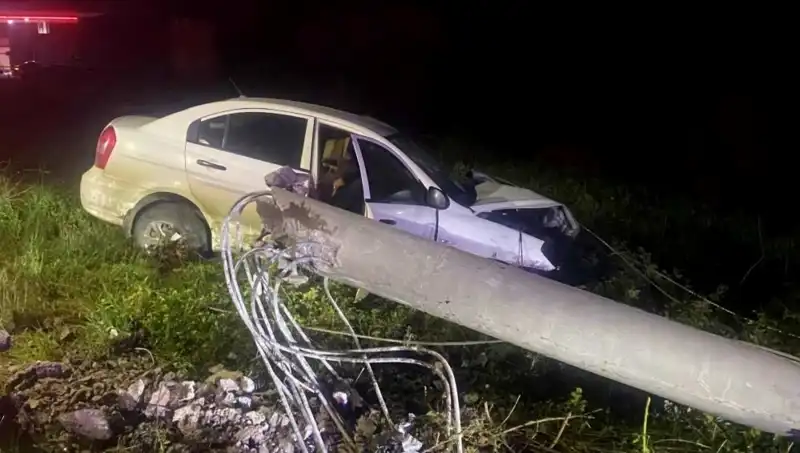 Beton Direğe Çarpan Sürücü Hayati Tehlike Altında!