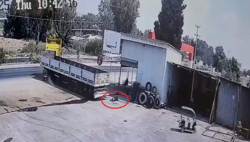 16 Yaşındaki İşçi Çocuk TIR'ın Altında Kalarak Hayatını Kaybetti