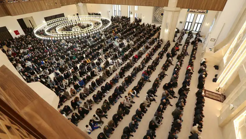 4 Nisan 2025 Cuma Namazı Saatleri: İstanbul, Ankara, İzmir ve Diğer Şehirler