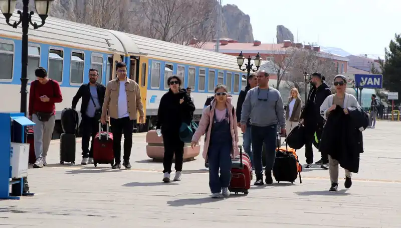 İranlı Turistlerin Nevruz için Van’a Yoğun İlgi Gösterdiği Gözlemlendi