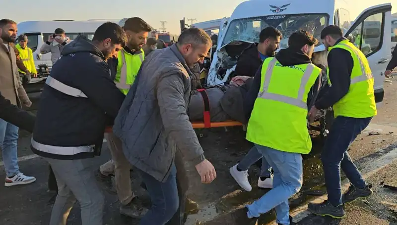 İki İşçi Servisi Kafa Kafaya Çarpıştı: Olay Yerinde Şok Gelişmeler
