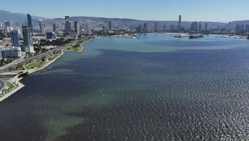 İzmir Körfezi'nde Kötü Koku Sorunu İki Gündür Giderek Artıyor