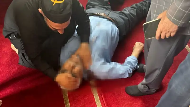Camide Namaz Kılarken Bıçaklanan Adamın Korkunç Hikayesi