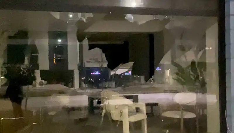 Mobilya Mağazasına Yapılan Taşlı Saldırı: Güvenlik Endişeleri Artıyor